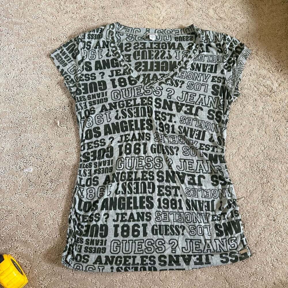 Guess Grey Logo Print T-Shirt with V-Neck and Short Sleeves, Size L/G